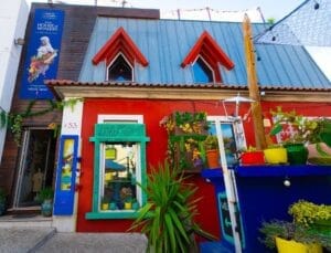 Café Galeria House of Wonders in Cascais, a charming and cozy spot for coffee and culture in Portugal