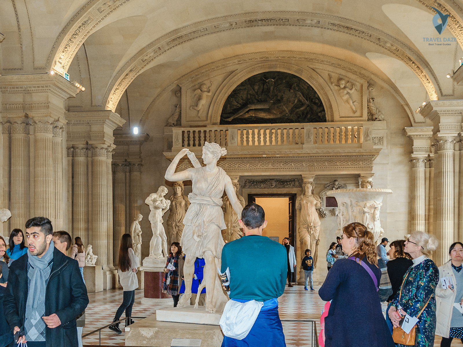 How to Avoid Crowds at Tourist Attractions