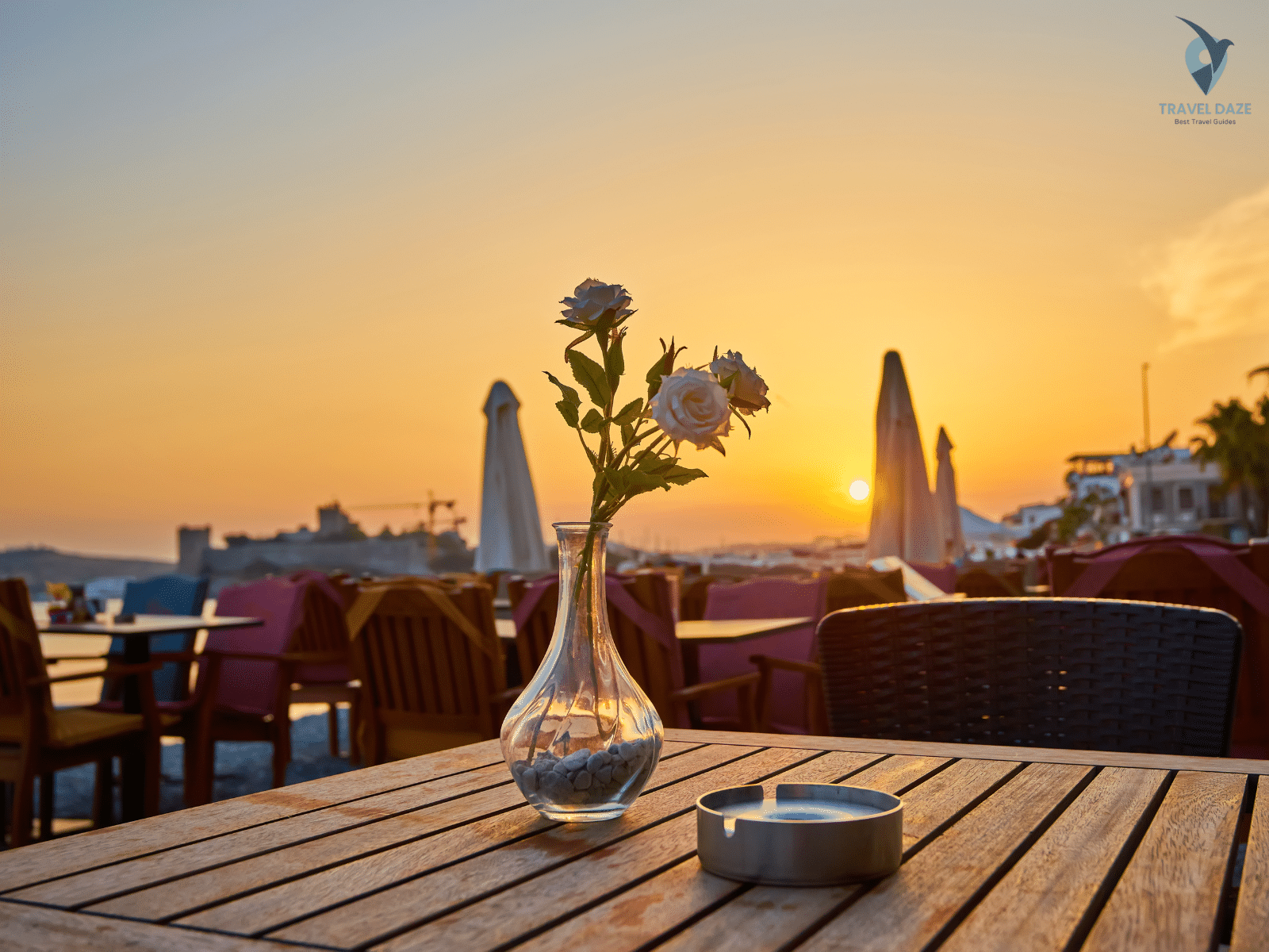 Rooftop cafes with views of the ramparts and the Atlantic